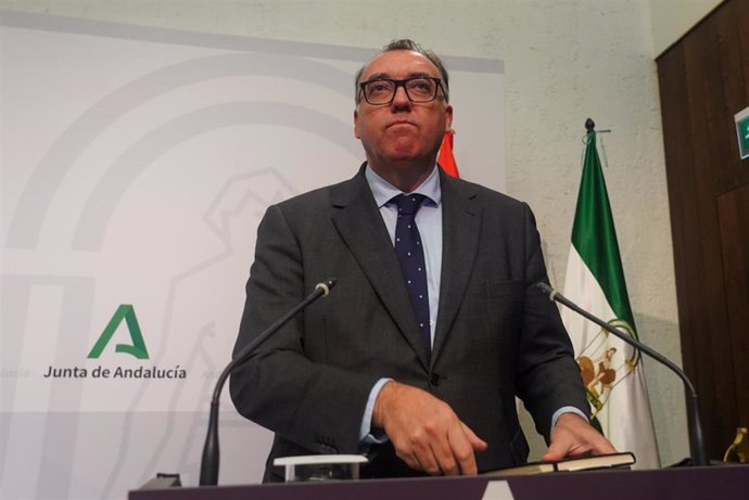 El consejero de Turismo, Cultura y Deporte, Arturo Bernal, durante la rueda de prensa posterior al Consejo de Gobierno de la Junta de Andalucía,  a 13 de diciembre de 2022.