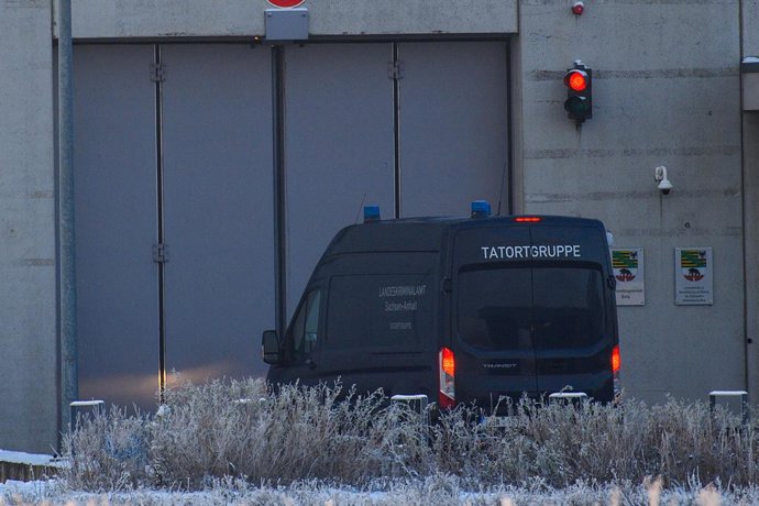 13 December 2022, Saxony-Anhalt, Burg: A vehicle with the inscription Tatortgruppe (crime scene group) stands in front of the gate of the Justizvollzugsanstalt Burg Prison after a hostage situation has ended in the prison near Magdeburg. On the evening 