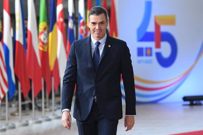 HANDOUT - 14 December 2022, Belgium, Brussels: Spanish Prime Minister Pedro Sanchez arrives to attend the EU-ASEAN Summit. Photo: -/EU Council/dpa - ATTENTION: editorial use only and only if the credit mentioned above is referenced in full