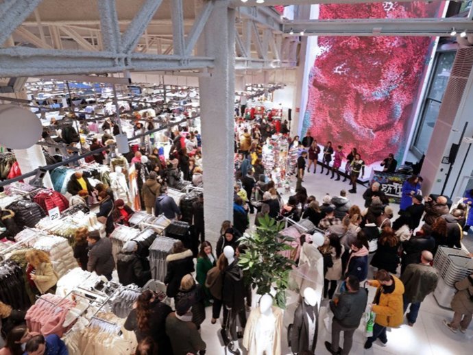 Lefties ha inaugurado en la madrileña calle Montera su mayor tienda experiencial hasta la fecha