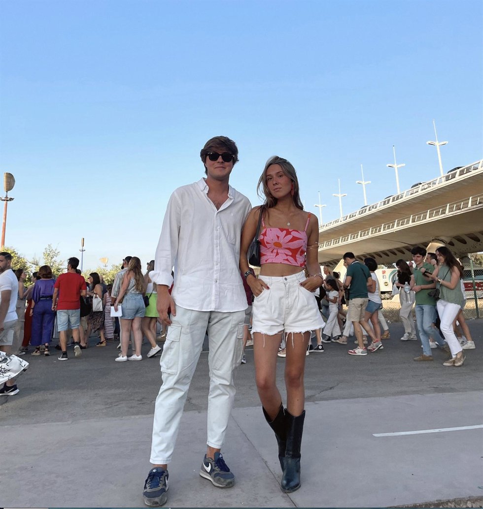 Dos jóvenes sevillanos que estudian en Estados Unidos lanzan Sonderstories, una marca de ropa oversize y unisex.