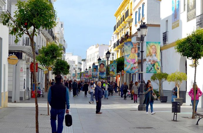 Archivo - Una calle del centro de Chiclana, en Cádiz