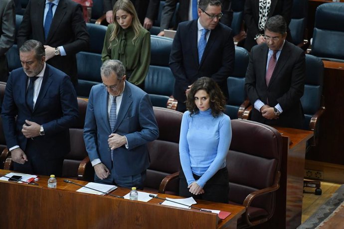 La presidenta de la Comunidad de Madrid, Isabel Díaz Ayuso, en una sesión plenaria, en la Asamblea de Madrid, a 15 de diciembre de 2022, en Madrid (España).