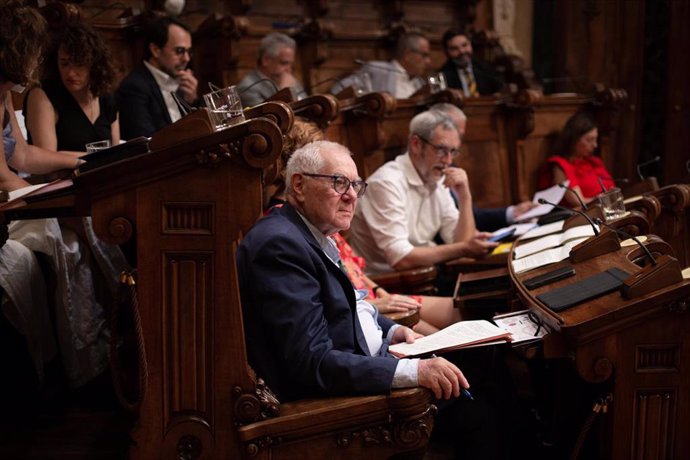 Archivo - El presidente del grupo político municipal ERC, Ernest Maragall, durante una sesión plenaria en el Ayuntamiento de Barcelona, a 22 de julio de 2022, en Barcelona, Catalunya (España).