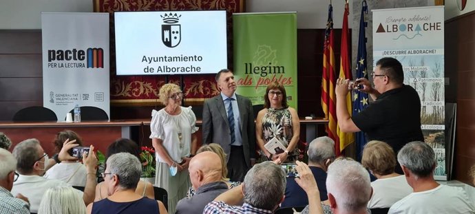 La campaña de promoción 'Llegim als pobles' continuará en 2023 tras llegar a más de 11.000 lectores