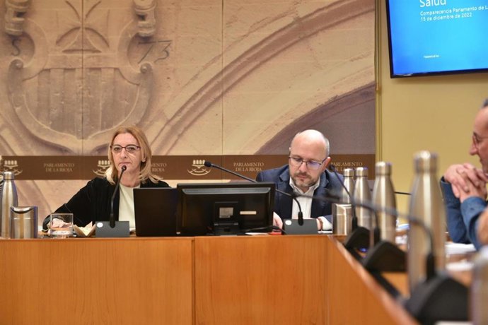 La consejera de Salud, María Somalo, junto al gerente del Seris, Alberto Lafuente