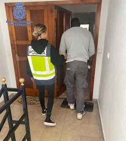 Detenido un hombre de 32 años por repartir droga a diario en patinete eléctrico por Palma