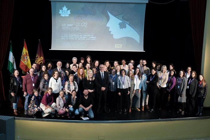 I Plan Estratégico De Igualdad Entre Mujeres Y Hombres Para La Ciudad De Sevilla. Nota De Prensa Y Fotografía.