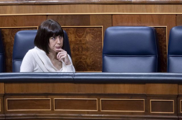 La ministra de Ciencia e Innovación, Diana Morant, durante una sesión plenaria en el Congreso de los Diputados, a 22 de noviembre de 2022, en Madrid (España). 