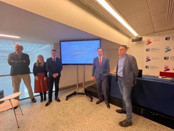 El vicealcalde de Burgos, Vicente Marañón, y el alcalde de Burgos, Daniel de la Rosa, en la presentación del relato de la candidatura de Burgos a Capital Europea de la Cultura