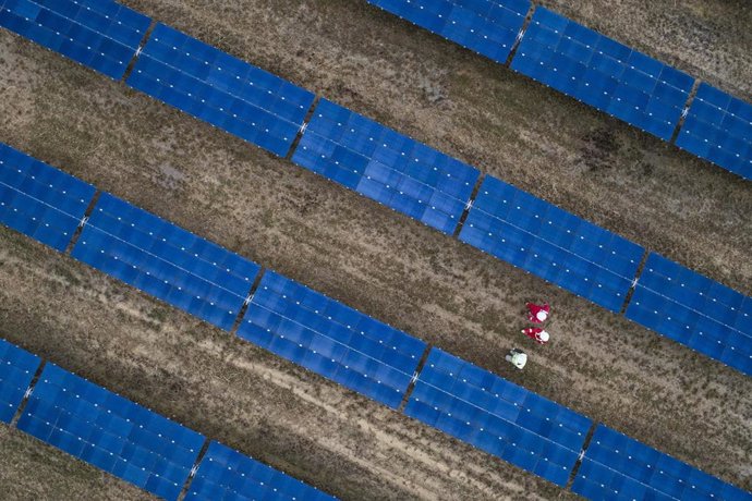 Archivo - Shell adquiere a Green Tie una plataforma proyectos para el desarrollo de 2 GW solares en España  HSSE Approved  711965.