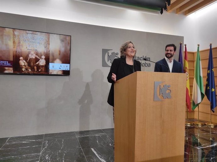La delegada de Cultura de la Diputación de Córdoba, Salud Navajas, presenta 'Los coloquios de la infancia de Jesús'.