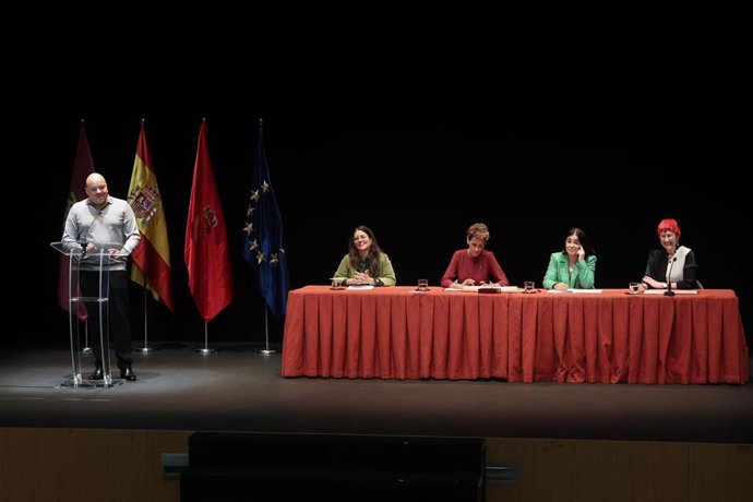 Momento de la intervención de Iván Vergará en el acto de Lodosa.