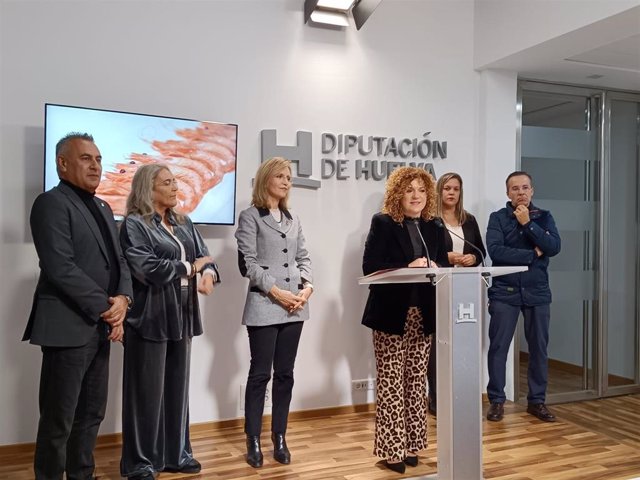 La presidenta de la Diputación de Huelva, María Eugenia Limón, y la subdelegada del Gobierno, Manuela Parralo, han presentado los nuevos proyesctos de sostenibilidad turística en el ente provincial.