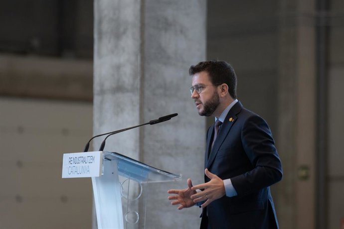 El presidente de la Generalitat, Pere Aragons, interviene durante su visita a la planta de la Ideaded en Viladecans, a 15 de diciembre de 2022, en Viladecans, Barcelona, Catalunya (España). IDEADED es una empresa de servicios de I+D+i centrada en dispo