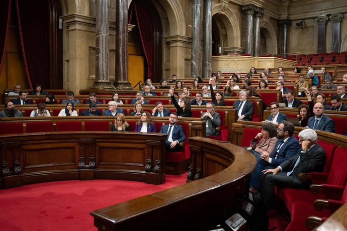 Votación sobre la tramitación por lectura única del Fondo de transición nuclear en el pleno del Parlament de Catalunya. Foto de archivo 