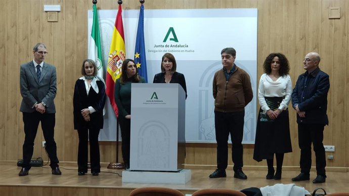 La delegada de Cultura, Turismo y Deporte de la Junta en Huelva, Teresa Herrera, ha presentado este jueves los Planes de Sostenibilidad Turística en Destino para Andalucía que se han aprobado para Huelva en la Delegación de la Junta. 