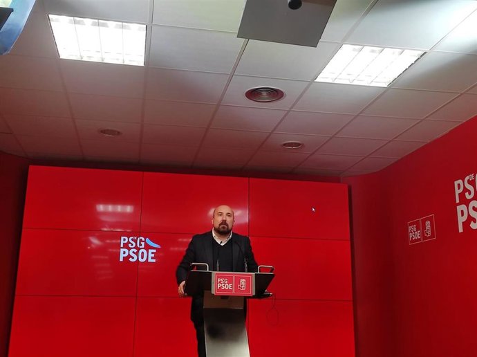 El secretario de Organización del PSdeG, José Manuel Lage, este jueves en la sede de los socialistas en Santiago.