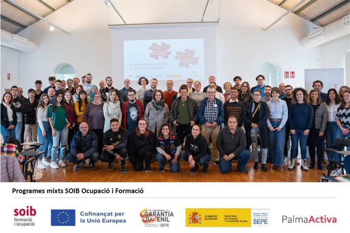 Acto de bienvenida al alumnado y personal profesional de cinco proyectos del SOIB.