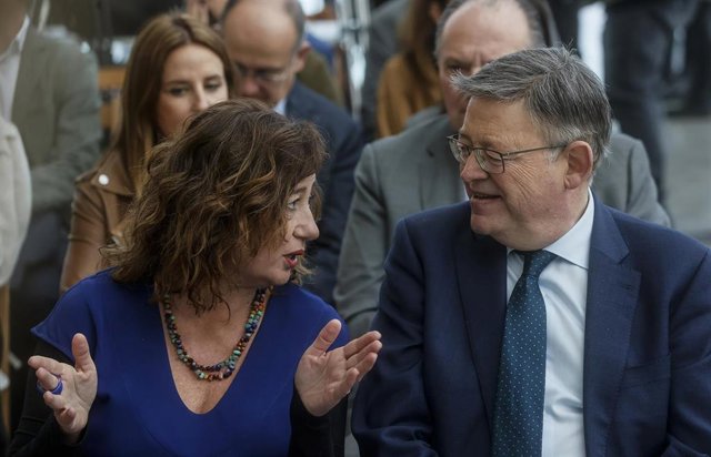 La presidenta del Govern de Illes Baleares, Francina Armengol, y el presidente de la Generalitat Valenciana, Ximo Puig, en la II Cumbre Illes Baleares-Comunitat Valenciana