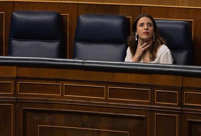 La ministra de Igualdad, Irene Montero, durante una sesión plenaria en el Congreso de los Diputados, a 14 de diciembre de 2022, en Madrid (España). 