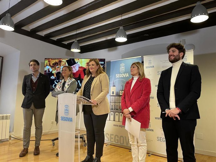 La alcaldesa, Clara Martín, el concejal de Turismo, Miguel Merino, el concejal de Cultura, Alberto Espinar y la concejala de Deportes, Marian Rueda.