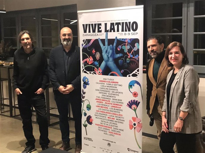 El director general de Cultura del Gobierno de Aragón, Víctor Lucea, la vicealcaldesa y consejera de Cultura y Proyección, Sara Fernández, Director de Vive Latino España, Nacho Royo, durante la presentación del cartel.