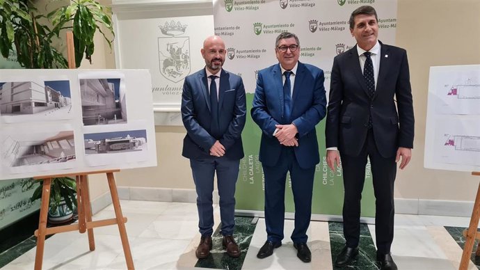 El delegado del Gobierno de España en Andalucía, Pedro Fernández, y el subdelegado del Gobierno en Málaga, Javier Salas, realizan una visita institucional y se reúnen con el alcalde, Antonio Moreno Ferrer