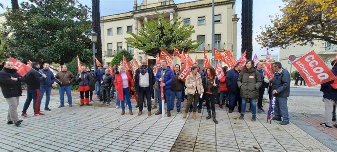 Concentración de CCOO en Extremadura ante la Delegación del Gobierno