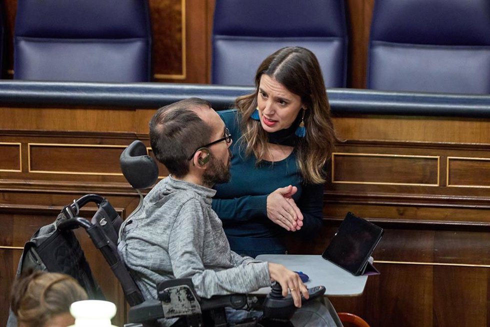 El portavoz de Unidas Podemos en el Congreso de los Diputados, Pablo Echenique y la ministra de Igualdad, Irene Montero