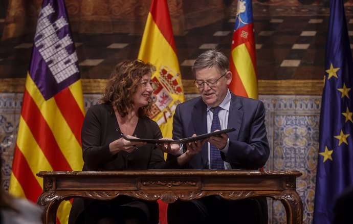 La presidenta del Govern de Illes Balears, Francina Armengol, y el presidente de la Generalitat Valenciana, Ximo Puig, presentan las conclusiones de la última jornada de la II Cumbre Illes Balears-Comunitat Valenciana