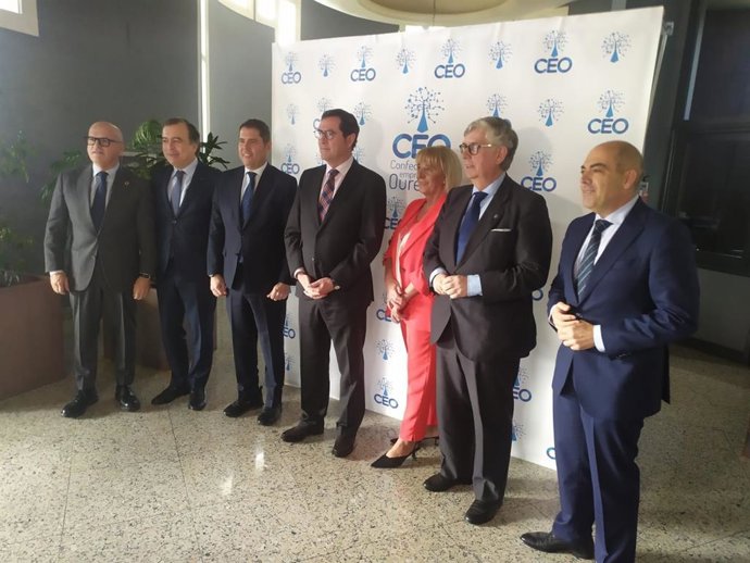 El presidente de la CEOE, Antonio Garamendi, junto a la presidenta de la CEO, Marisol Nóvoa, el presidente de la CEG, Juan Manuel Vieites, y el presidente de la Diputación de Ourense, Manuel Baltar, en el acto del 45 aniversario de la CEO