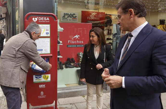Nuevo desfibrilador en la plaza de la Pescadería