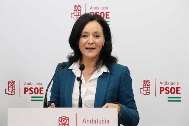 La secretaria general del PSOE de Córdoba, Rafi Crespín, en la sede de su partido.