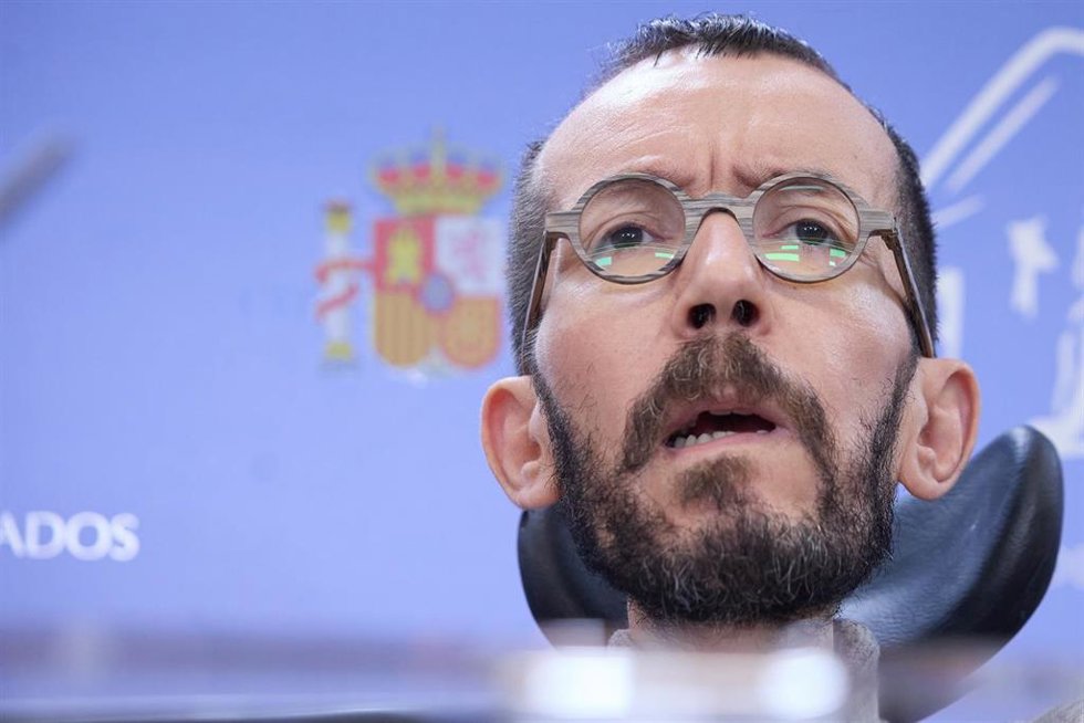 El portavoz de Unidas Podemos en el Congreso de los Diputados, Pablo Echenique, durante una rueda de prensa, en el Congreso de los Diputados, a 9 de diciembre de 2022, en Madrid (España). 
