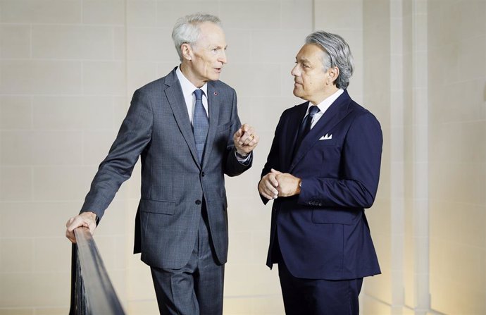 Archivo - De izquierda a derecha: el presidente de Renault, Jean-Dominique Senard, y el consejero delegado de Renault, Luca de Meo.
