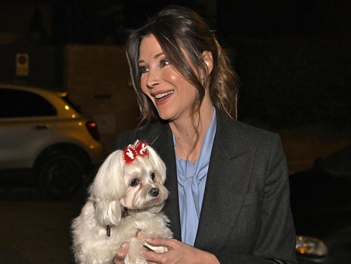 Esther Doña con su perrita Chloe