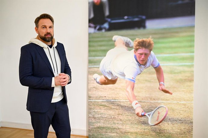 SAT.1 Spezial. Boris Becker. Steven Gtjen will ask the questions. Boris Becker will answer.