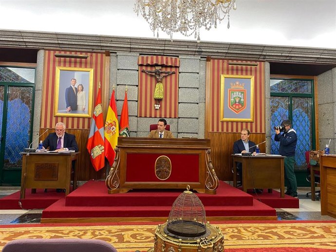 El alcalde de Burgos, Daniel de la Rosa, en el Pleno ordinario de diciembre