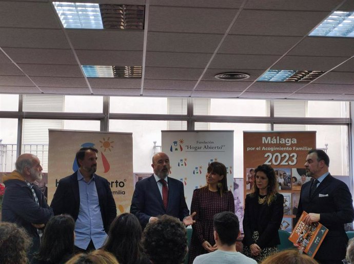 Presentación del calendario de Hogar Abierto en apoyo al acogimiento familiar de menores