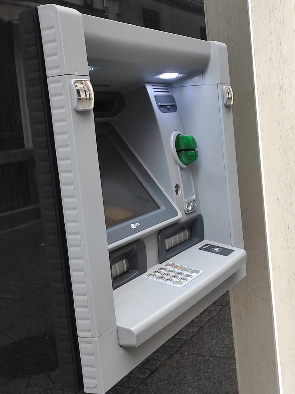 Cajero de un banco.