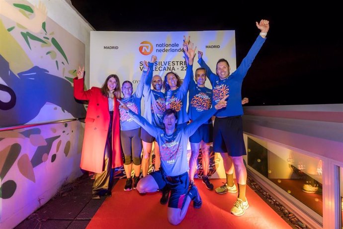 Los bomberos de Madrid ganan la tercera edición de la carrera vertical San Silvestre Vallecana