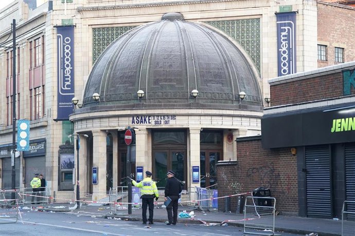 Policía a las afueras de la sala Brixton Academy en Londres