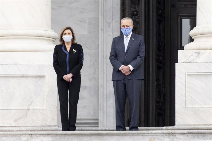 Archivo - La presidenta de la Cámara de Representantes de EEUU, Nancy Pelosi, y el líder de la mayoría demócrata en el Senado, Chuck Schumer. 