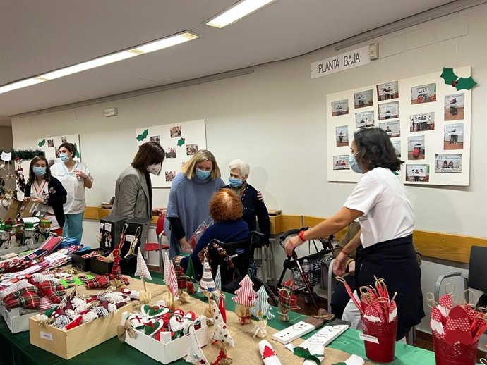 La consejera de Familia visita la residencia La Rubia
