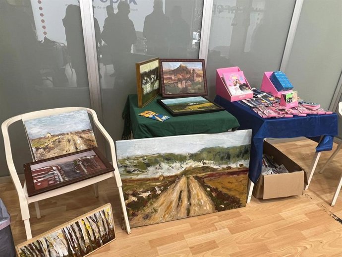 El alcalde de Logroño visita el mercadillo solidario de la Asociación Riojana de Enfermos de Parkinson