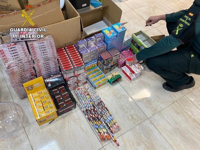 Intervenidos más de 20.000 artículos pirotécnicos en una bazar de Aracena