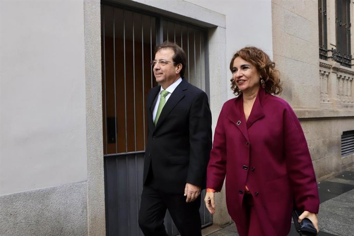 El presidente de la Junta de Extremadura, Guilermo Fernández Vara, y la ministra de Hacienda, María Jesús Montero