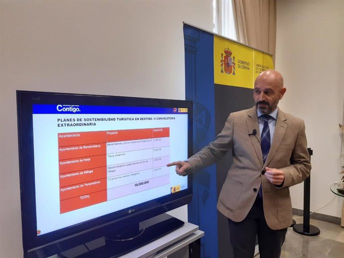 El subdelegado del Gobierno en Málaga, Javier Salas, en rueda de prensa