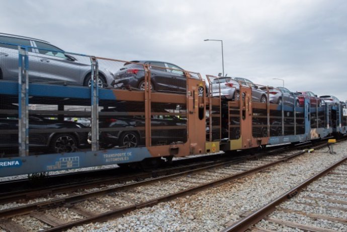 Archivo - Seat y Volkswagen conectan por tren las fábricas de Martorell (Barcelona) y Palmela (Portugal)